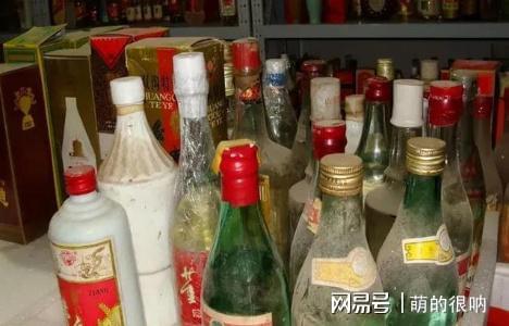 大街上“高價回收老酒”圖哪頭？農村老漢直