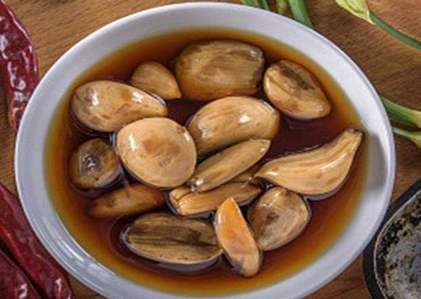 大蒜泡酒有什么功效和作用_大蒜泡酒功效作用有哪些_大蒜泡酒功效作用有什么好處