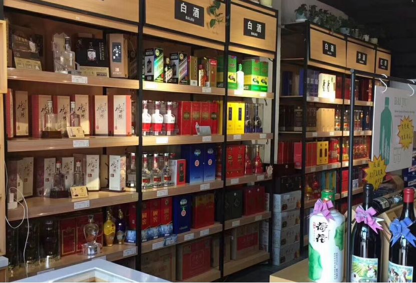 哪款白酒賣的好？煙酒店貨架上這個小細節(jié)說明了一切